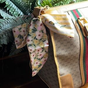 Beautiful twilly. Multi purpose